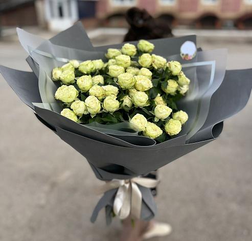 Букет Белые кустовые розы Солинеро в Дракино