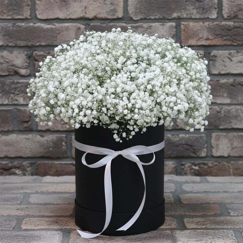 Цветочная композиция из Гипсофила в шляпной коробке в Дракино