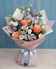 Букет цветов из:  Лизиантусы, Розы, Альстромерии и Гипсофила в Дракино