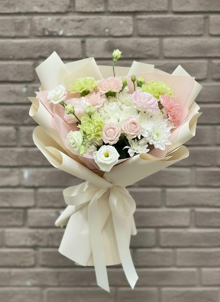 Букет цветов из: Гвоздики, Розы, Лизиантусы и Хризантемы в Дракино
