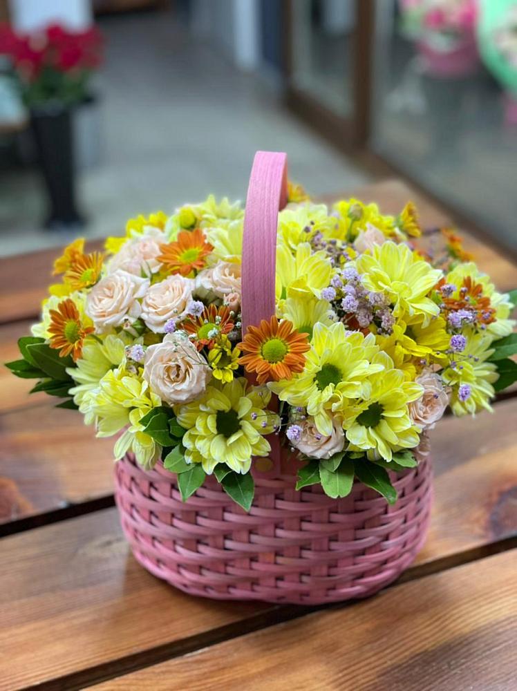 Цветочная композиция из Хризантемы и Розы в корзине в Дракино
