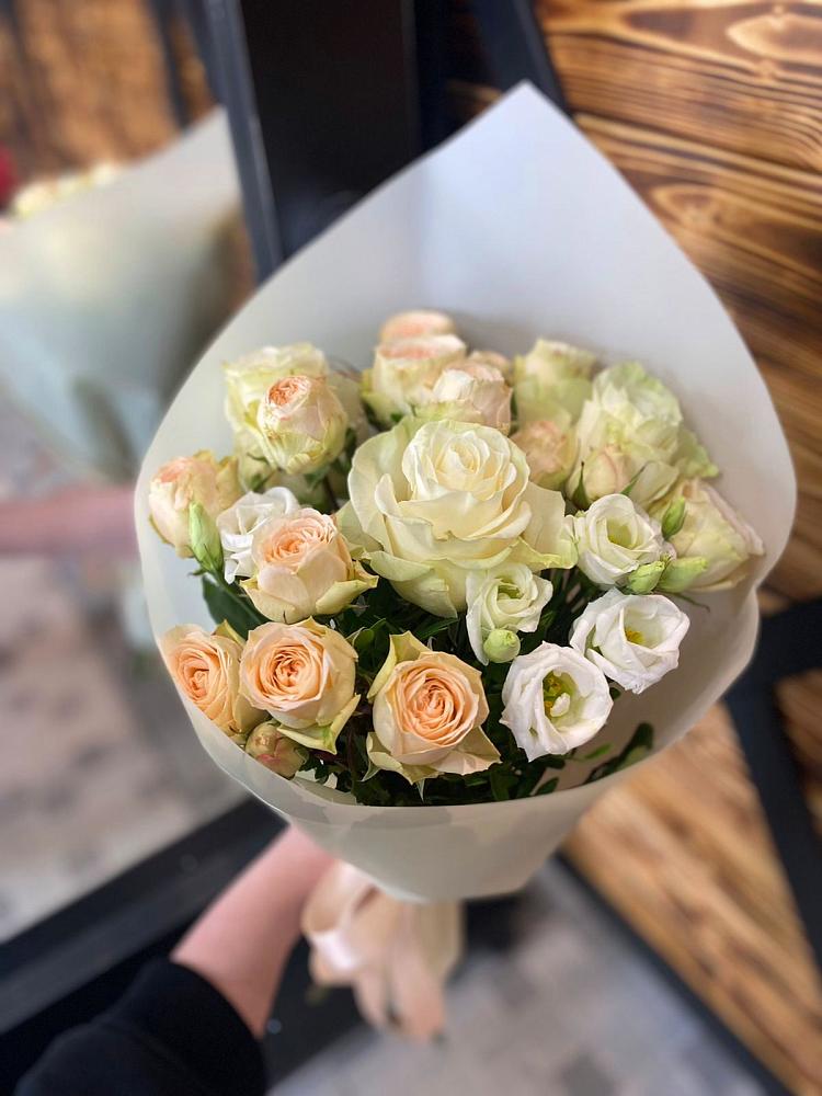 Букет цветов из: Розы и Лизиантусы в Дракино